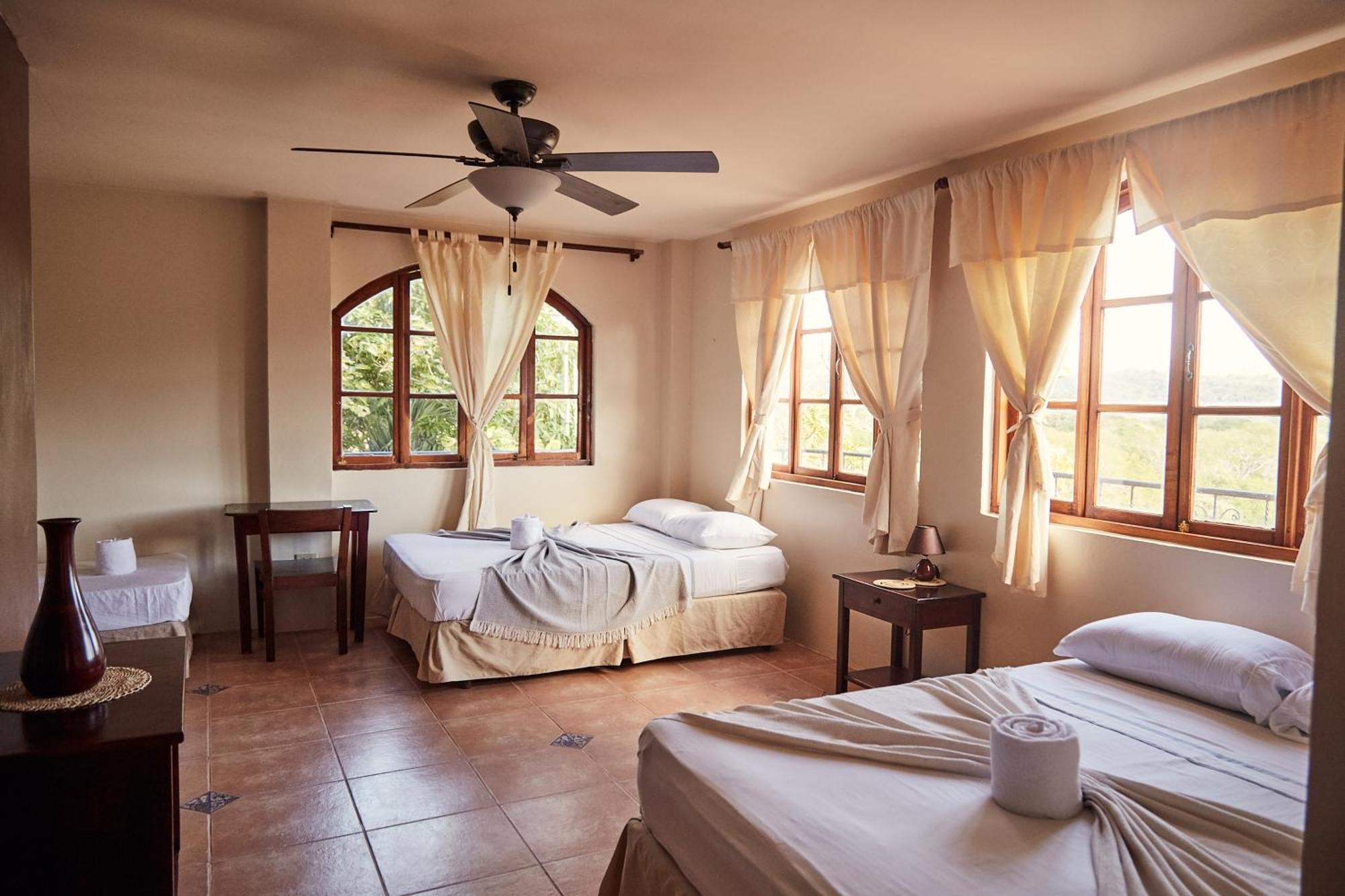 Beachside Stay At Villa Viyarte Сан-Хуан-дель-Сур Екстер'єр фото